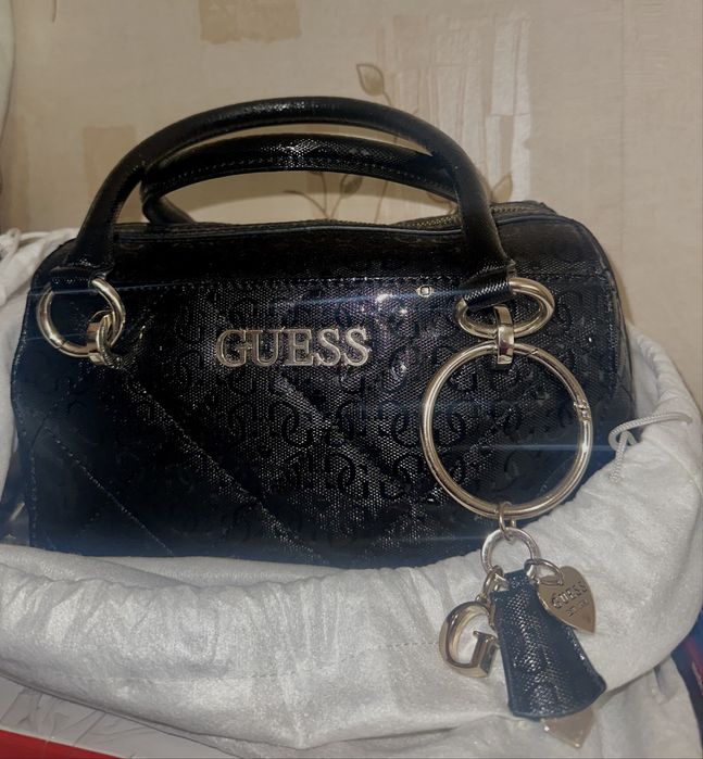 Чанта Guess черна