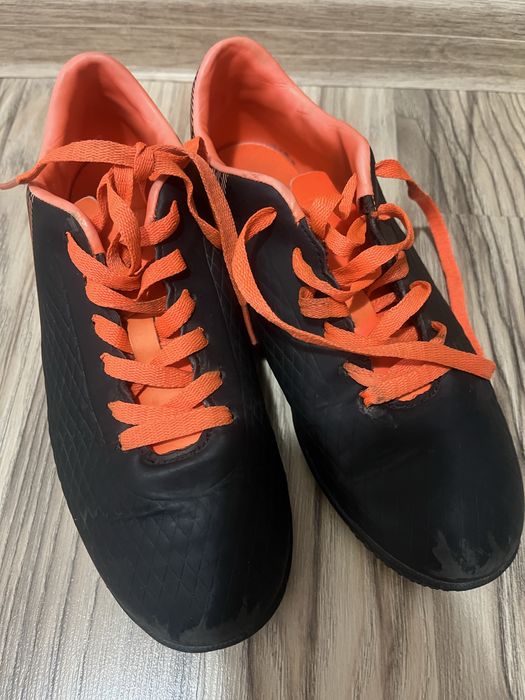 Стоножки и бутонки за футбол