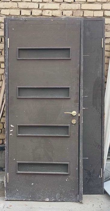 двери мдф коричного цвета 5 штук