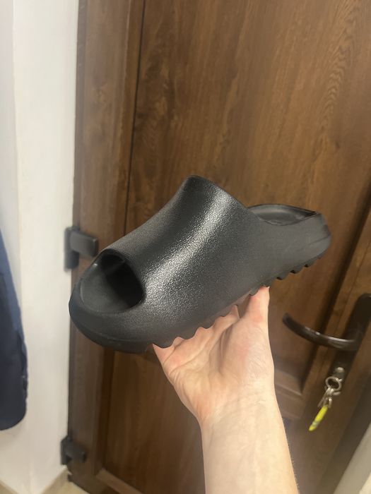 Yeezy slides negri marime 42