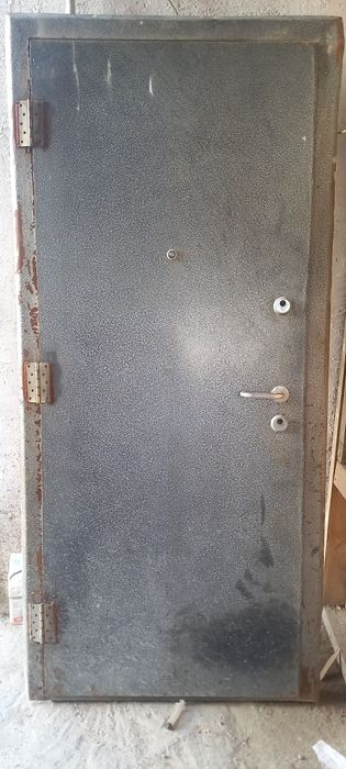 Продаётся дверь в хорошем состоянии