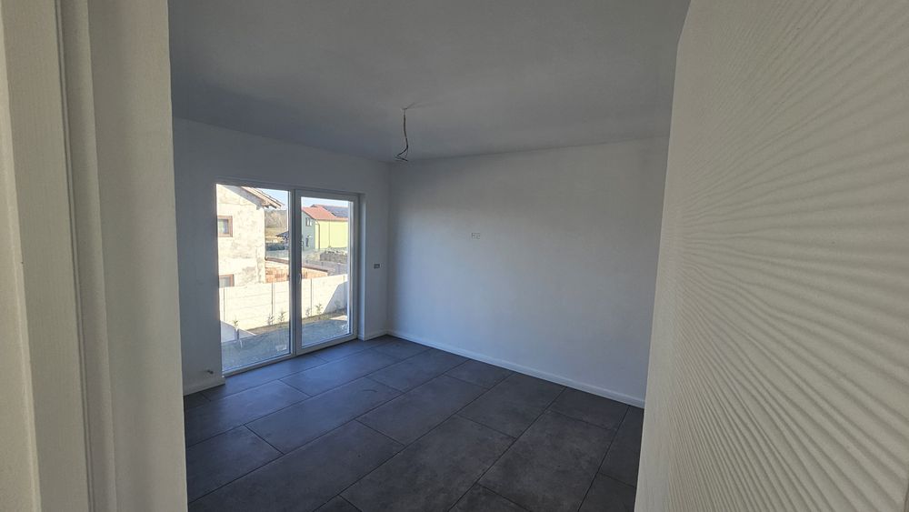 Casa moderna,  noua , la cheie, cu piscina Fantanele