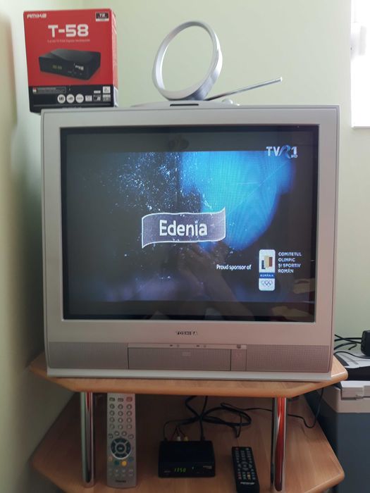 Televizor color clasic.