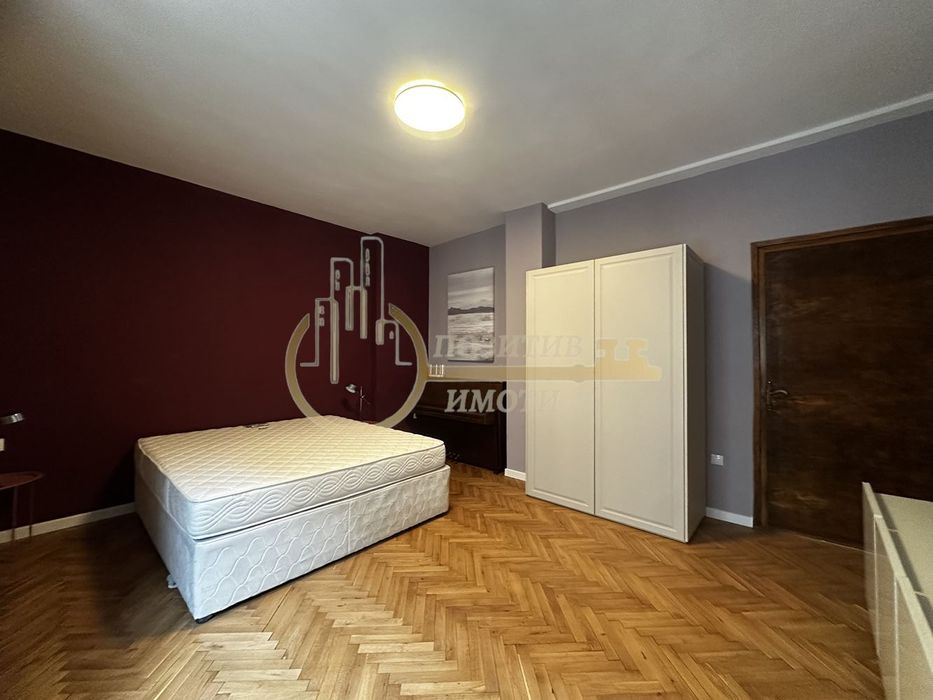 Дава се под наем Тристаен апартамент в София, Център - 120 кв.м за 1196.97 € - Снимка #3