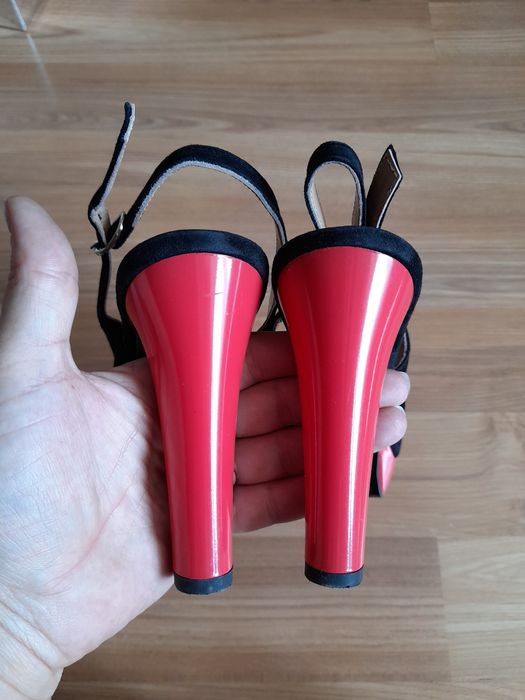 Женские босоножки