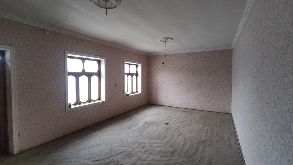 Xovli uy sotiladi srochna