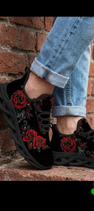 Кроссовки новые, классные