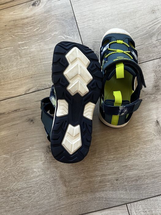 Детски сандали, нови 33н