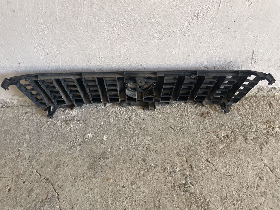 Продавам решетка за Toyota Land Cruiser 90/95