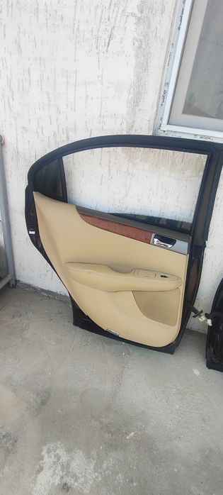 Двери задние на lexus ,ES300, ES330 в комплекте