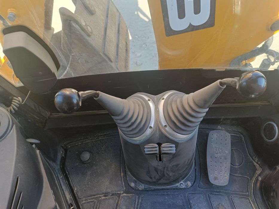 Vând Buldoexcavator JCB 3CX (Varianta 3CX 14MFWM) – An 2019 – 4x4