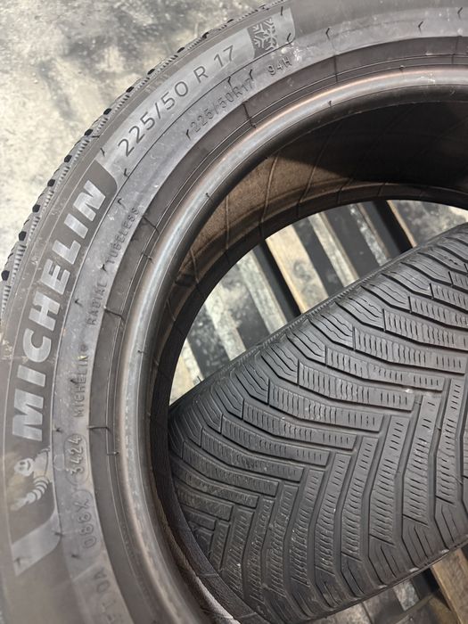 225/50/17 зимни гуми Michelin 2 броя (DOT24)