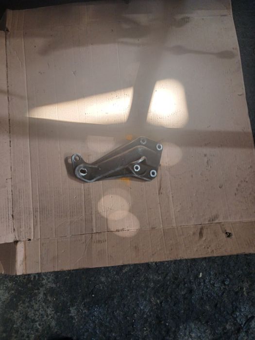 Кронштейн на АКПП Фольксваген Гольф3