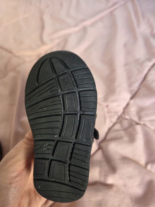 Продавам кецове за момиченце