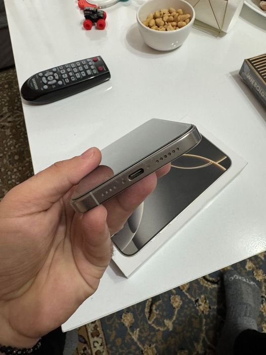 iPhone 16 Pro Max 256GB – Natural Titanium