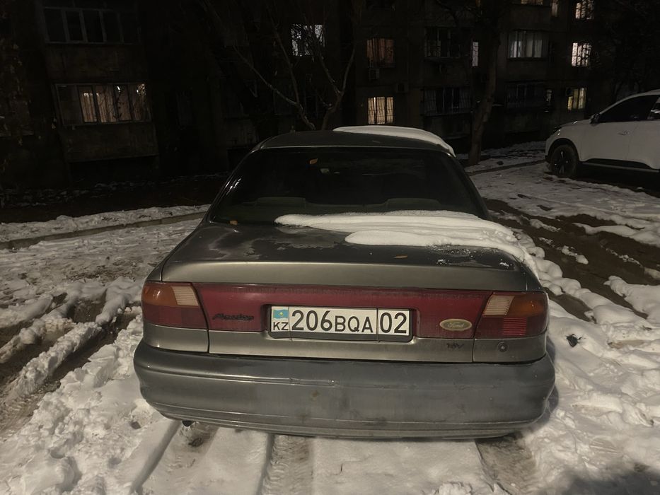 Машина на ходу  сел поехал