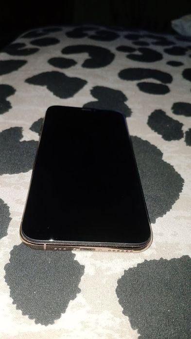 Vând iphone xs e foarte bun