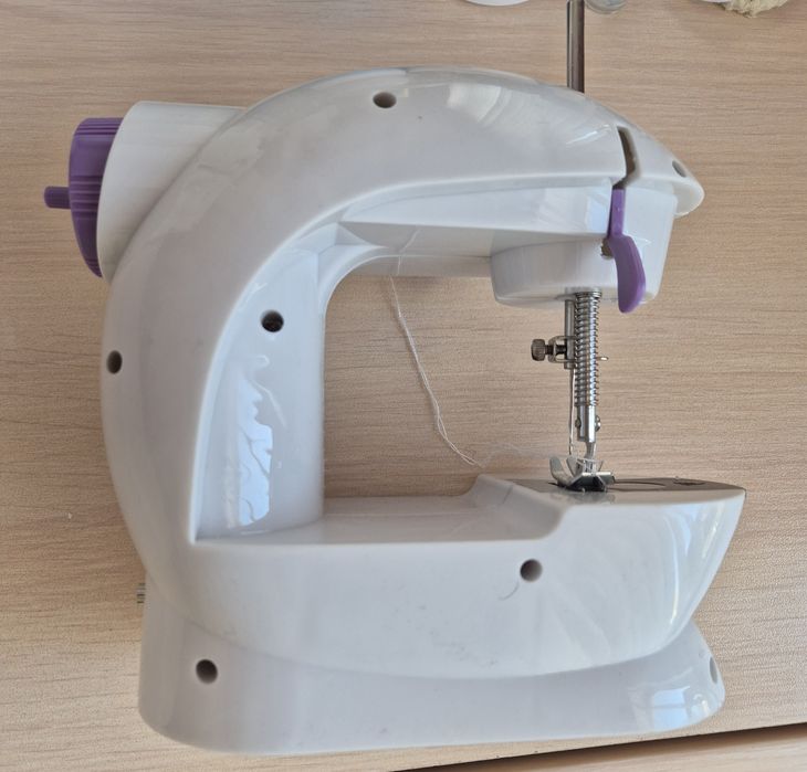 Мини- швейная машинка