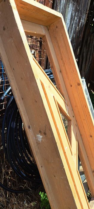 Usa lemn masiva din lemn