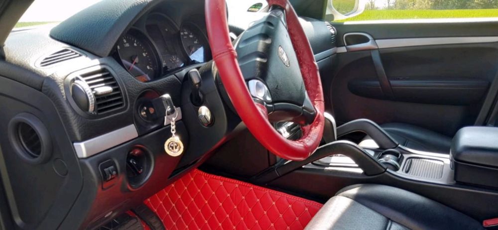 PORSCHE CAYENNE  3L-TDI 3, 5T-AHK Panorama 295/30/ZR/22 Zoll