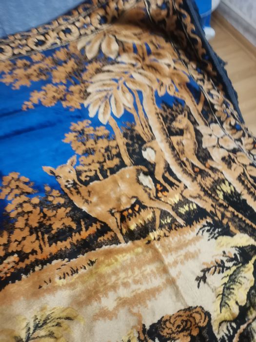 Кувьор старинен с кукички за закачане и ресни