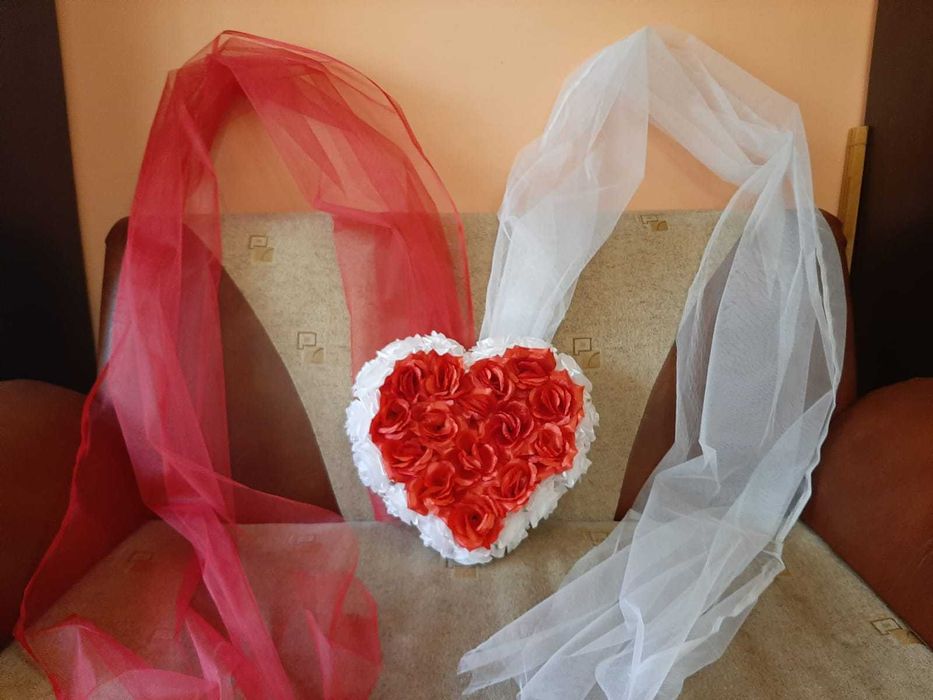 Ornamente/decoratiuni masini nunta  inimioara dubla si papion