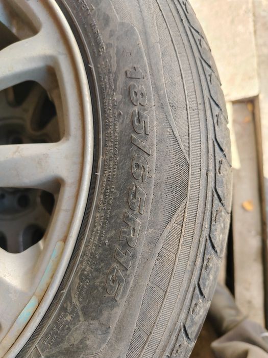 Продам комплект шин с дисками 15
