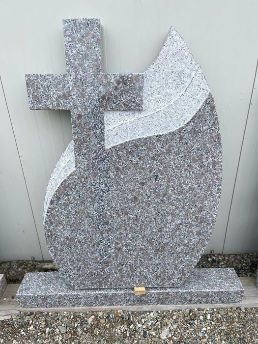 Monument funerar din marmură / granit – realizare la comandă