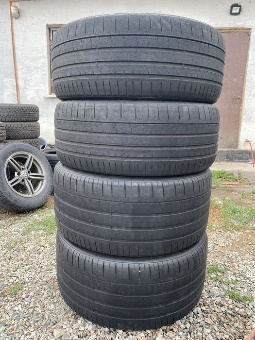 Комплект разноразмерные шины 285/35/23 325/30/23 Pirelli.