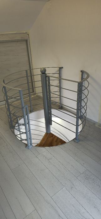 Scara metalica de interior, modulara.