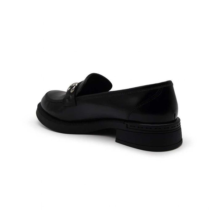 Дамски мокасини от естествен лак с декоративна тока