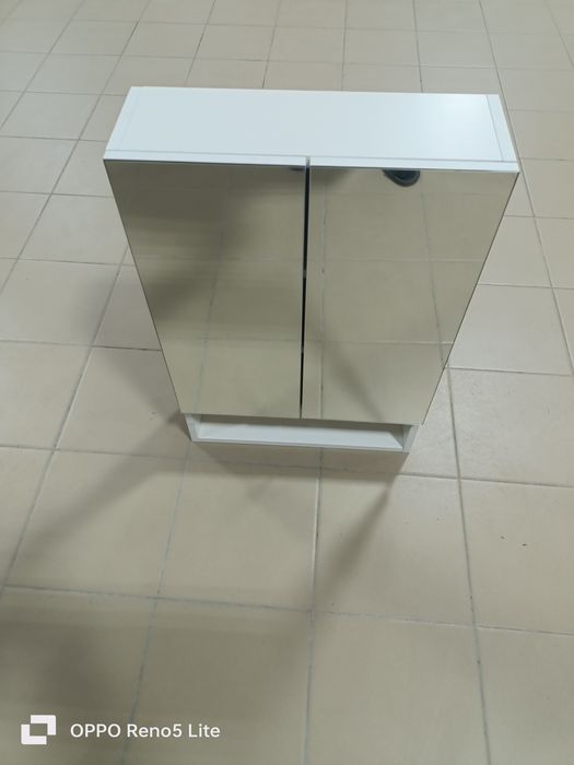 Навесной шкаф в ванную