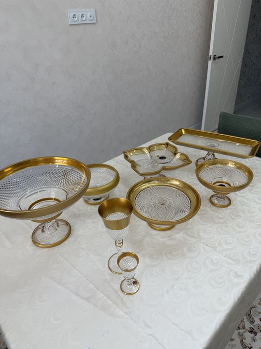 Сервизы, посуда и вазы