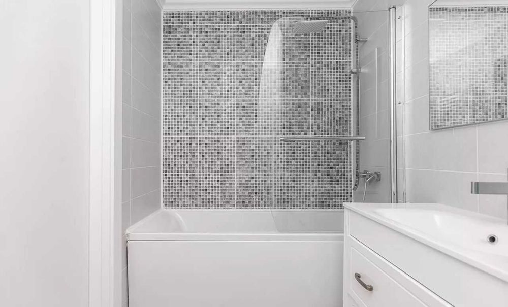 Дава се под наем Двустаен апартамент в София, Център - 70 кв.м за 390 € - Снимка #2