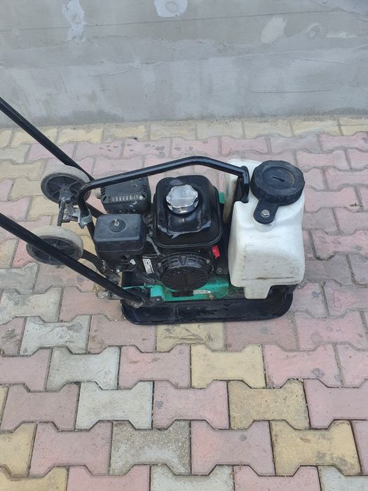 Placa compactoare Mikasa 80kg motor Subaru cu rezervor de apa ca  noua