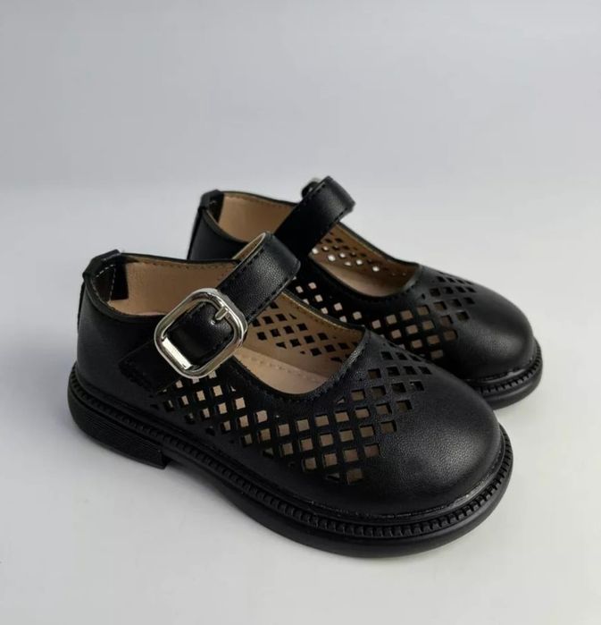 Продам новые туфли на деаочку