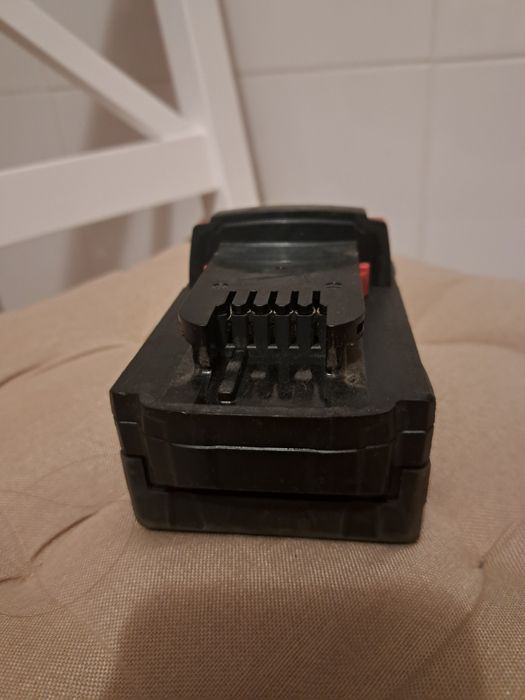 Baterii Milwaukee M18 5.0Ah RedLithium – Testate Profesional, Garanție