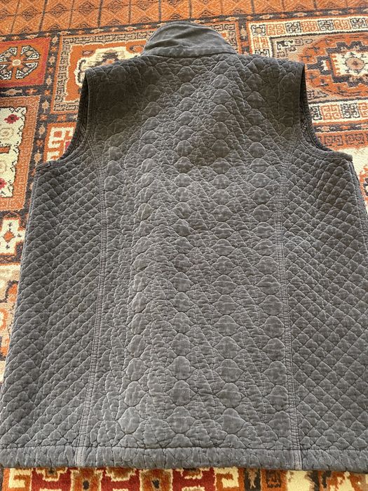 Продам жилетку безрукавку