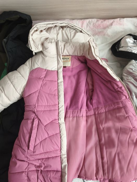 Продам куртки на девочку