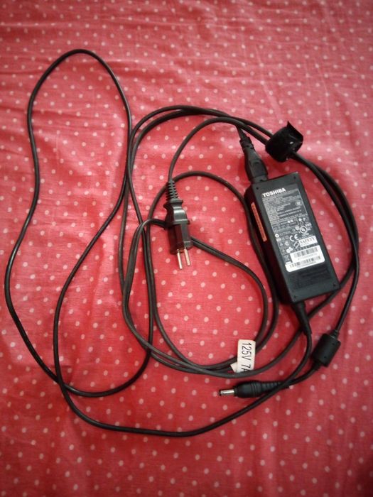 Продавам части за лаптоп Toshiba Satellite L675