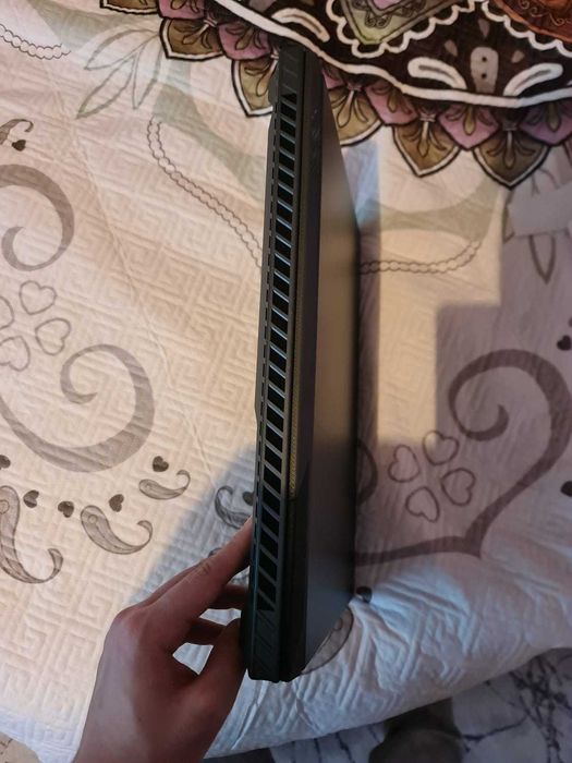 ASUS ROG Strix G18 i9-14900HX / RTX 4060 140W / 32GB RAM / 240Hz 0.1TS