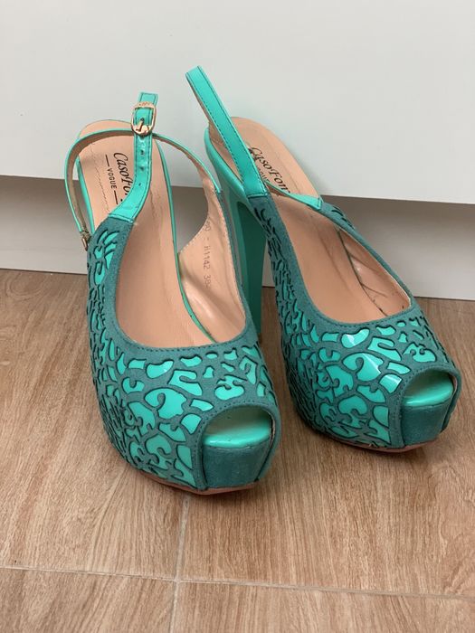 Женские босоножки