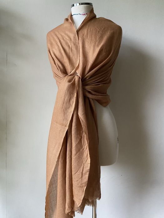 Бежов и кафяв шал от кашмир, вълна, вискоза; Мichael Kors и други
