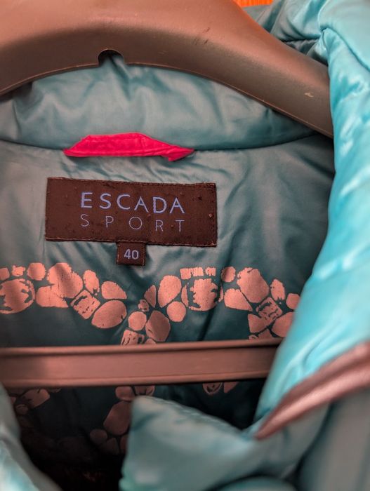 Geaca puf Escada