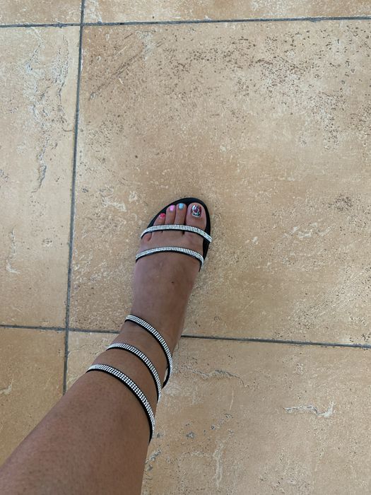 Чисто нови сандали 38 номер с камъни, увиващи се около крака с кутия