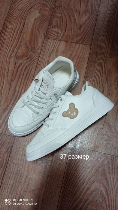 37 размер оба.Макасины кожаные в хорошем состоянии.Цена за одни