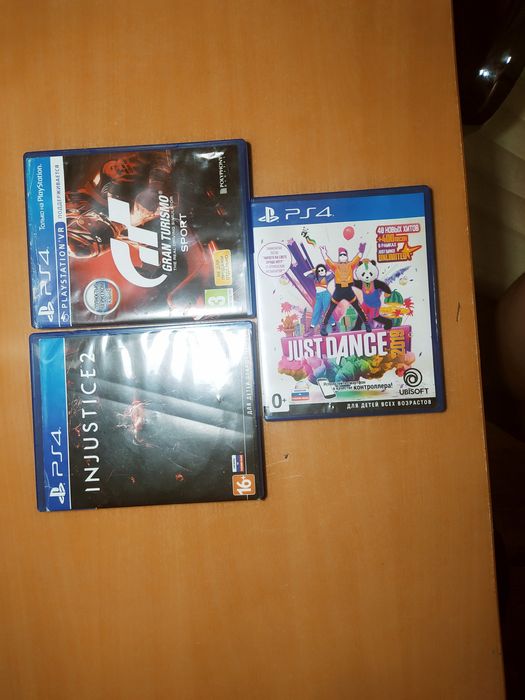 Playstation 4 2 джойстика 4 диска с игрой