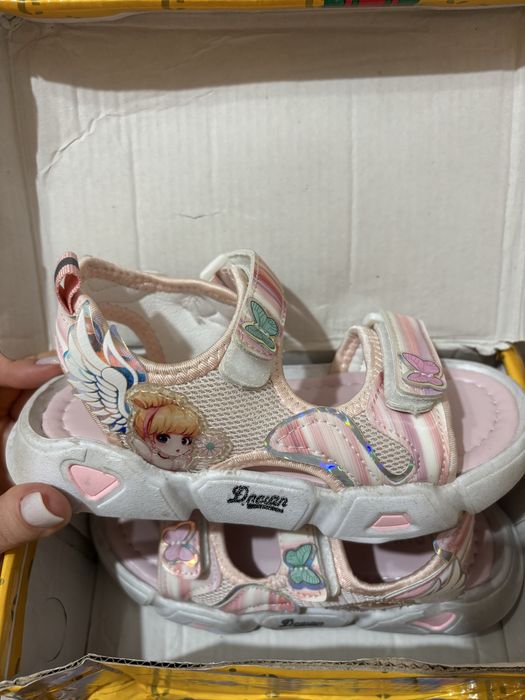 Сандали новые на девочку
