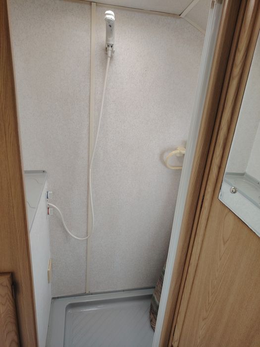 Продава се Каравана LUNAR KING 472