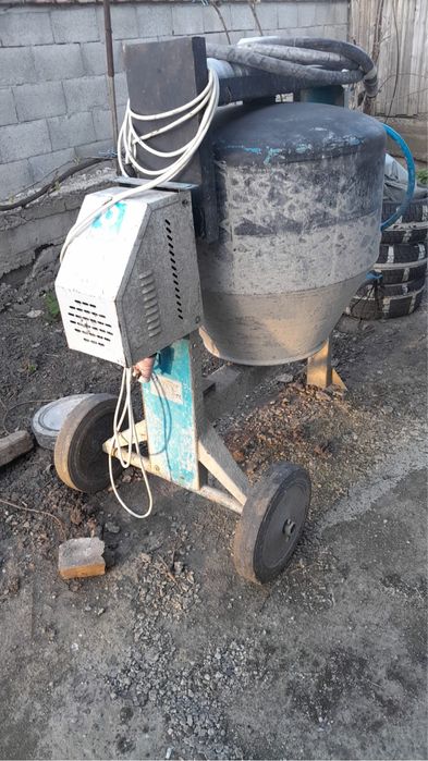 Inchiriez pompa de tencuit , betoniera si altele